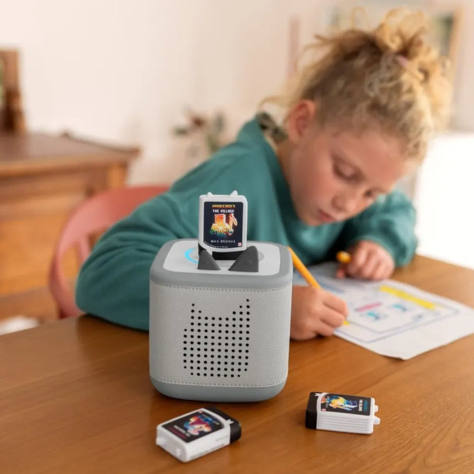 Tonies - Max Brooks Minecraft: Köy İngilizce Sesli Figür